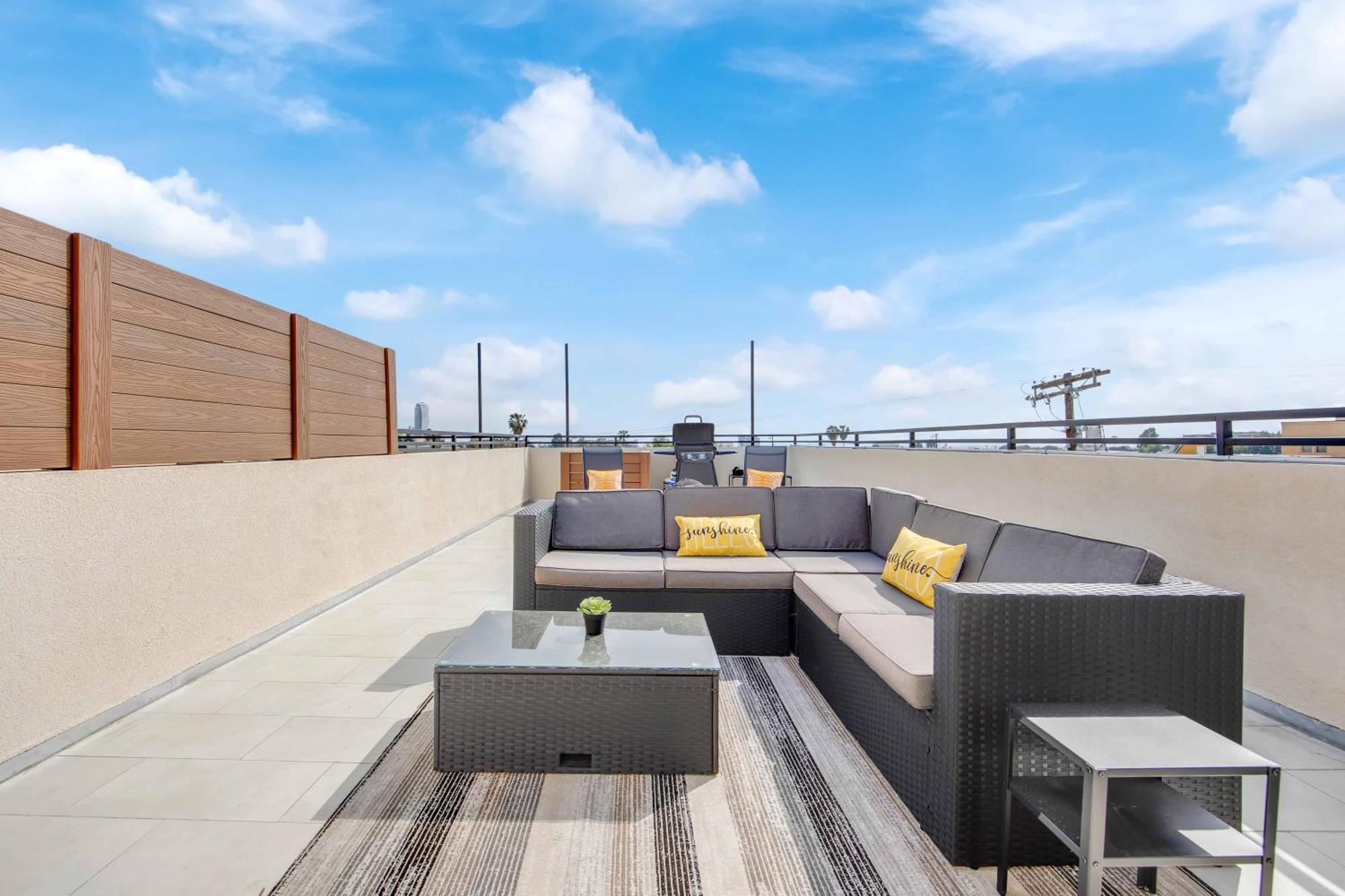 La Rooftop Paradise *